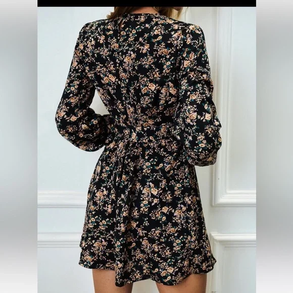 NWOT Floral Print Lantern Sleeve Belted Dress Size Medium 6 - Picture 6 of 6